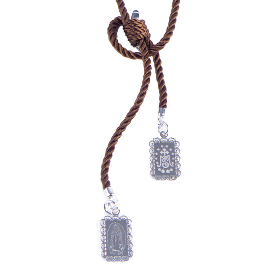 Escapulario mediano virgen seda  de Colección Cruces y Medallas